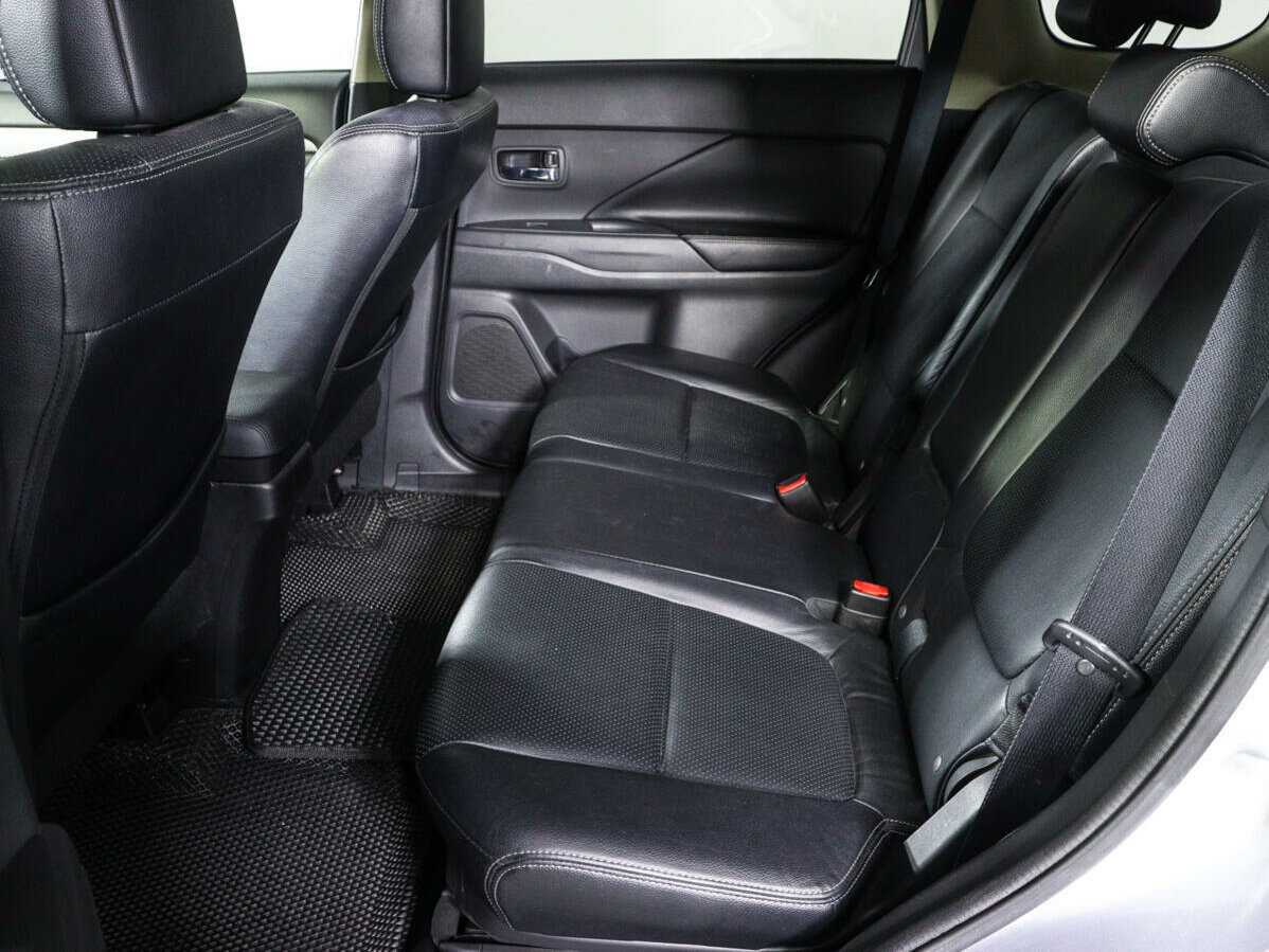 Б/У Митсубиши Оутлэндер 2012 года. Фото: #9