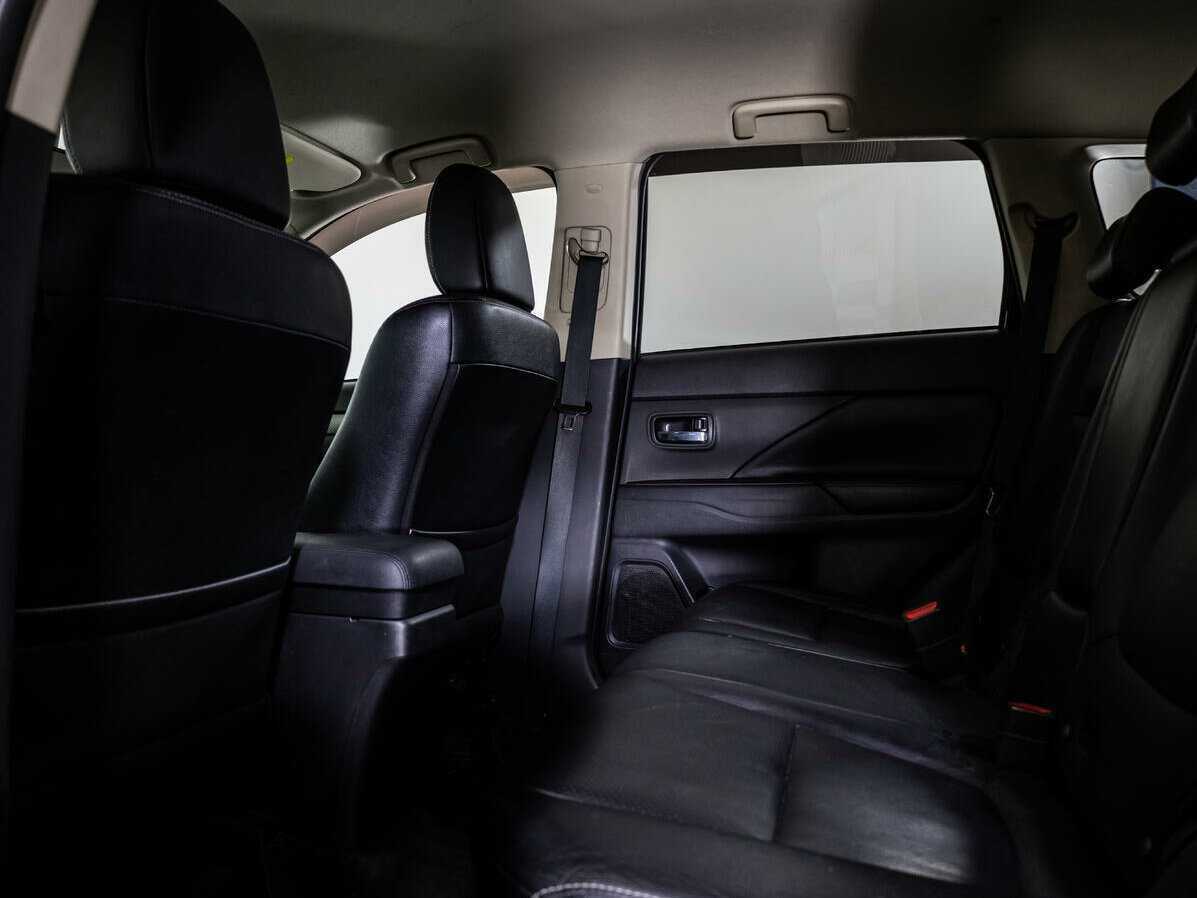 Б/У Митсубиши Оутлэндер 2012 года. Фото: #10