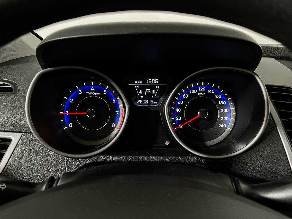 Б/У Хендай Елантра 2015 года. Фото: #10