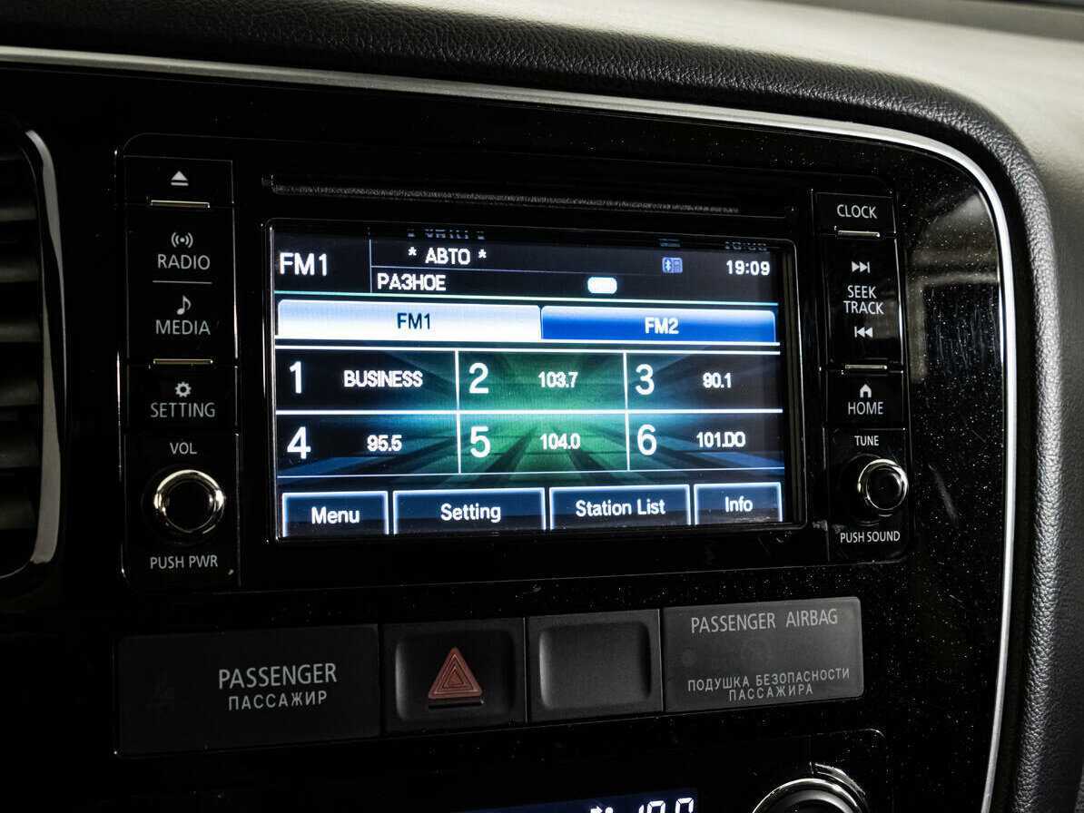 Б/У Митсубиши Оутлэндер 2017 года. Фото: #15