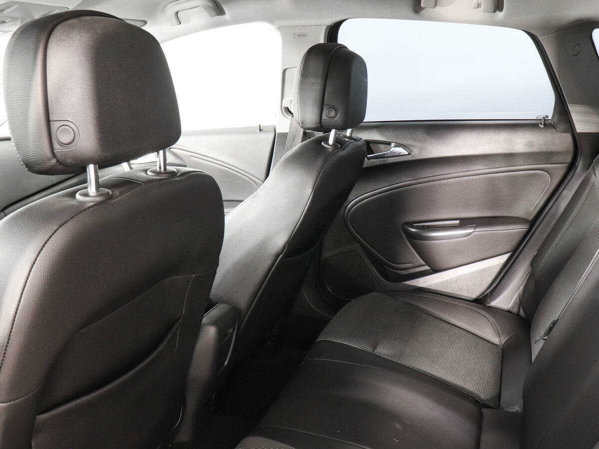 Б/У Опель Астра 2012 года. Фото: #11