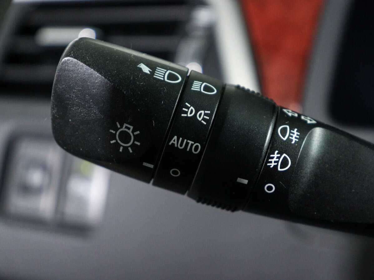 Б/У Тойота Камри 2013 года. Фото: #15