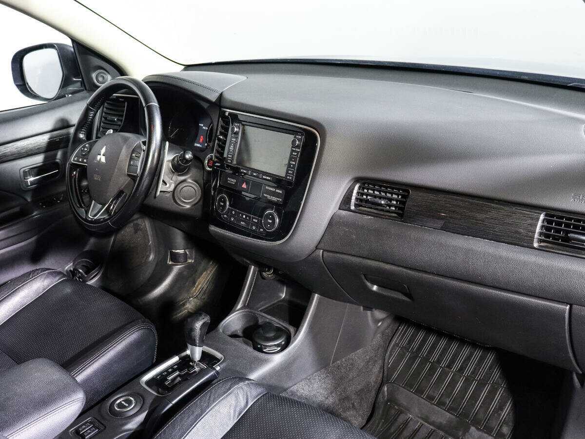 Б/У Митсубиши Оутлэндер 2015 года. Фото: #6