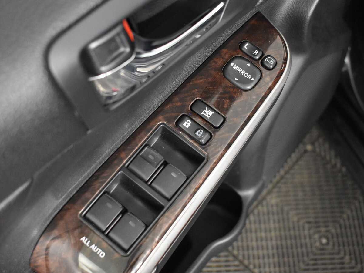 Б/У Тойота Камри 2015 года. Фото: #7