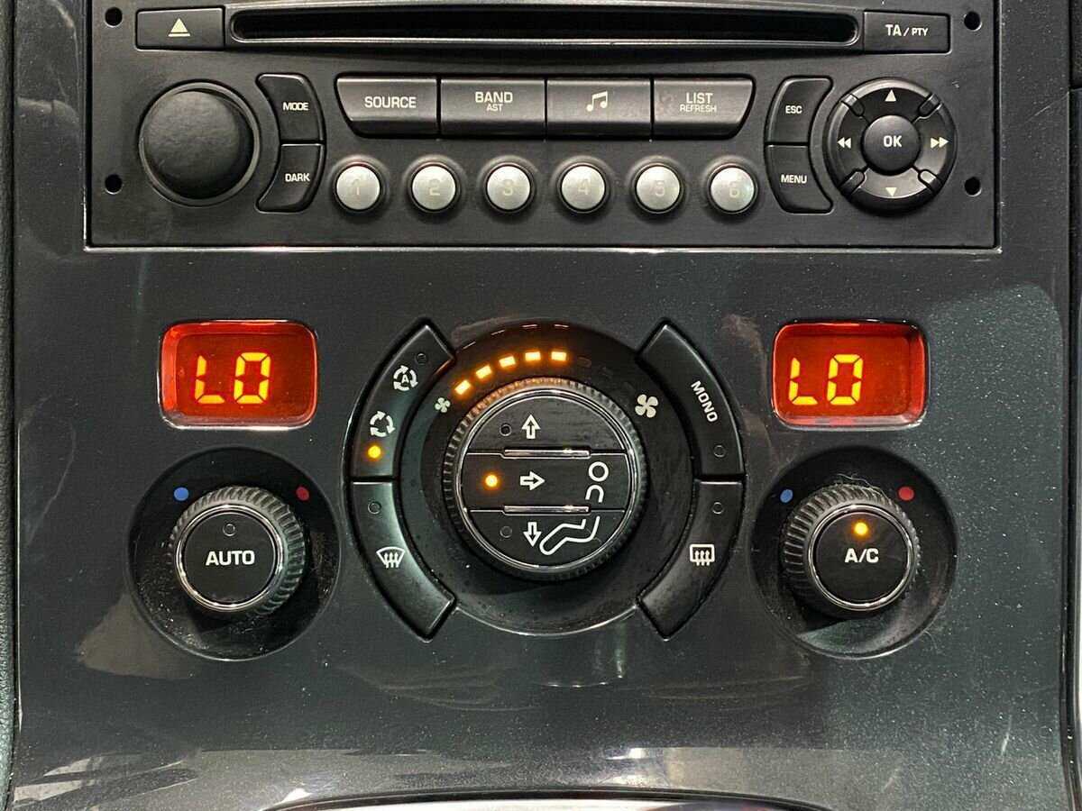 Б/У Пежо 3008 2012 года. Фото: #12