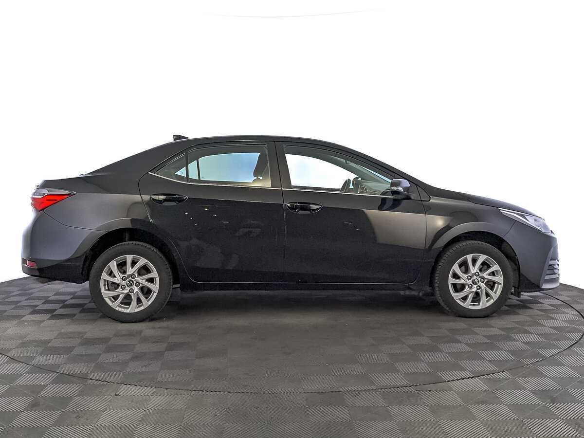 Б/У Тойота Королла 2017 года. Фото: #3