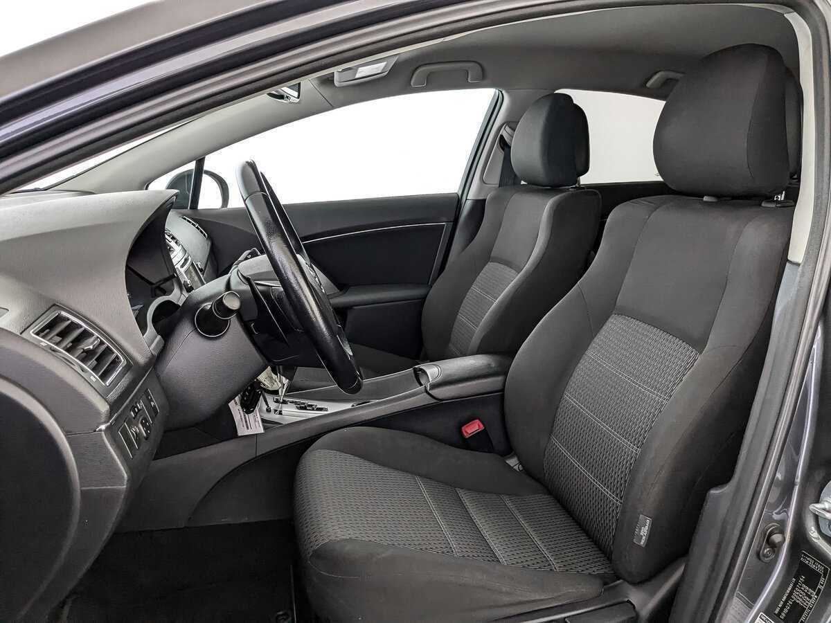 Б/У Тойота Авенсис 2012 года. Фото: #15