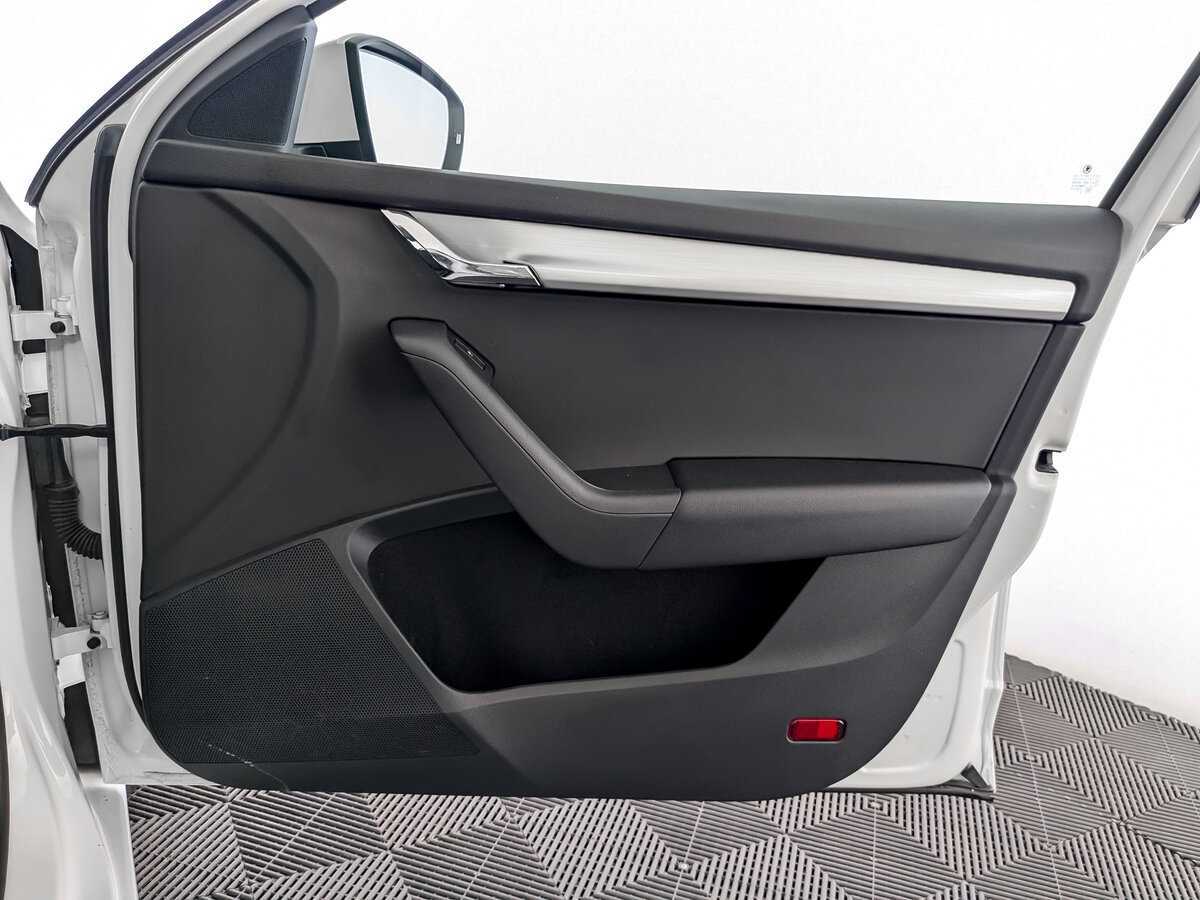 Б/У Шкода Октавия 2019 года. Фото: #19