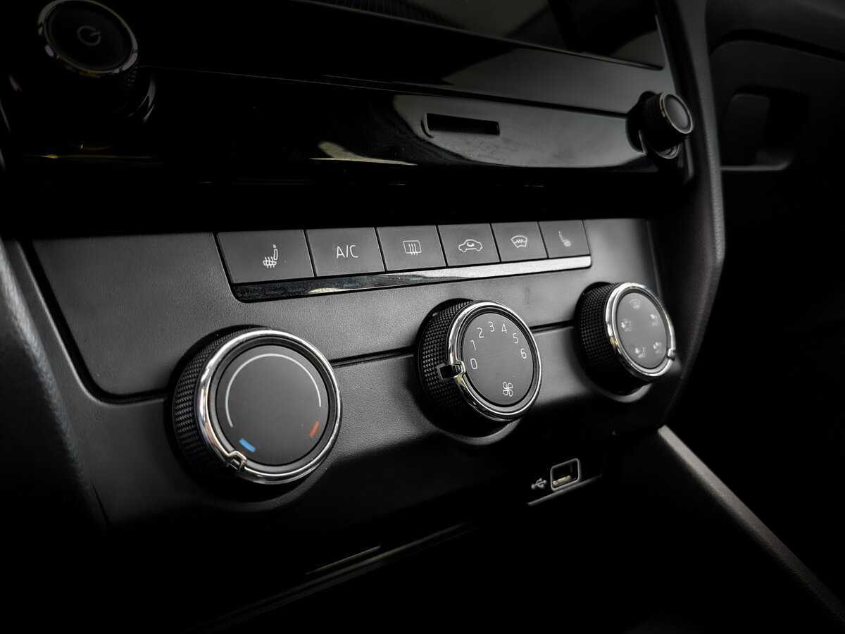 Б/У Шкода Октавия 2019 года. Фото: #20