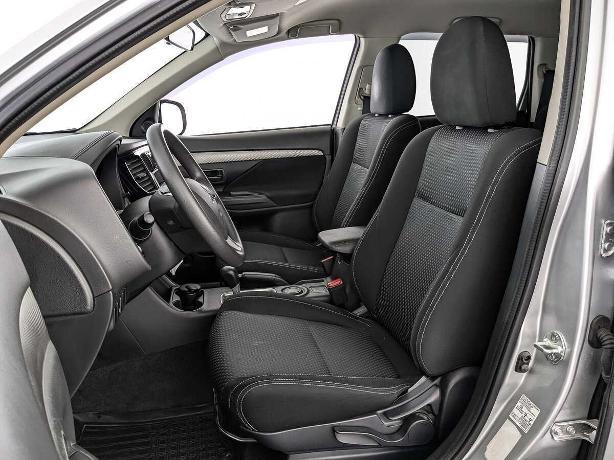 Б/У Митсубиши Оутлэндер 2015 года. Фото: #15