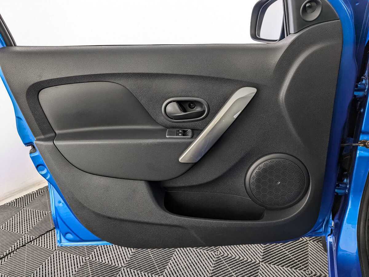 Б/У Рено Логан 2016 года. Фото: #14