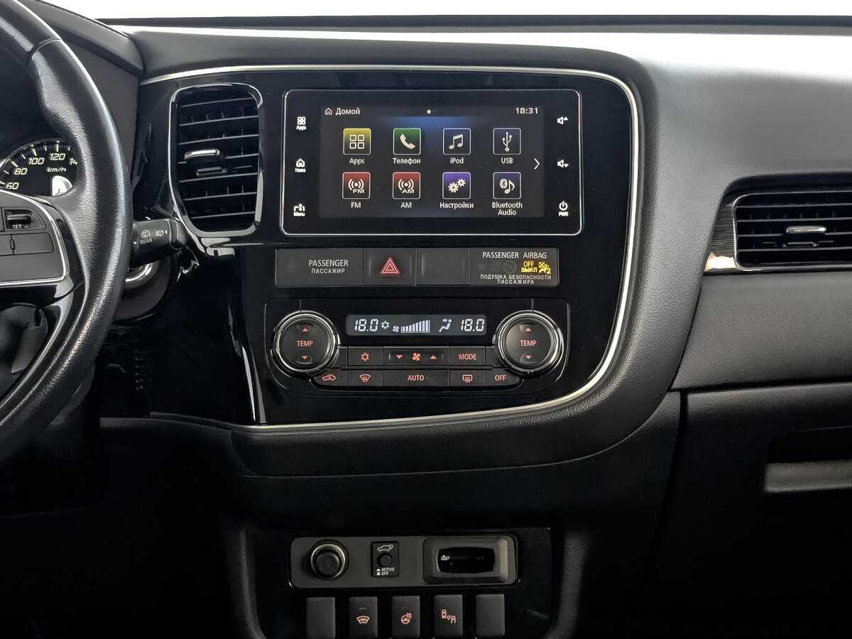 Б/У Митсубиши Оутлэндер 2017 года. Фото: #11