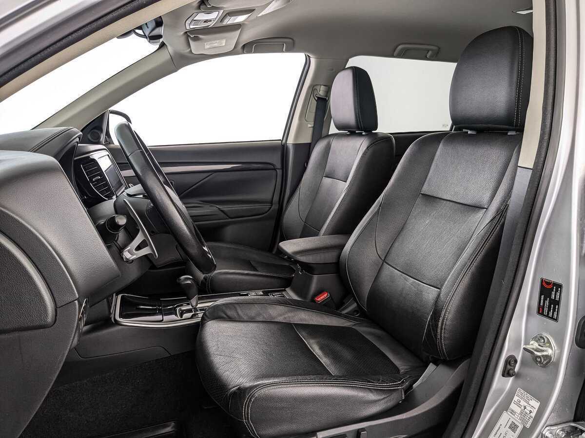 Б/У Митсубиши Оутлэндер 2017 года. Фото: #14