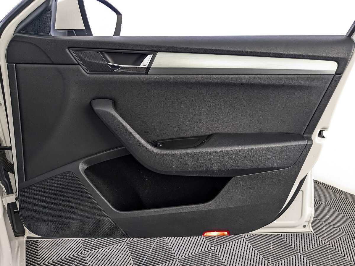 Б/У Шкода Суперб 2017 года. Фото: #19