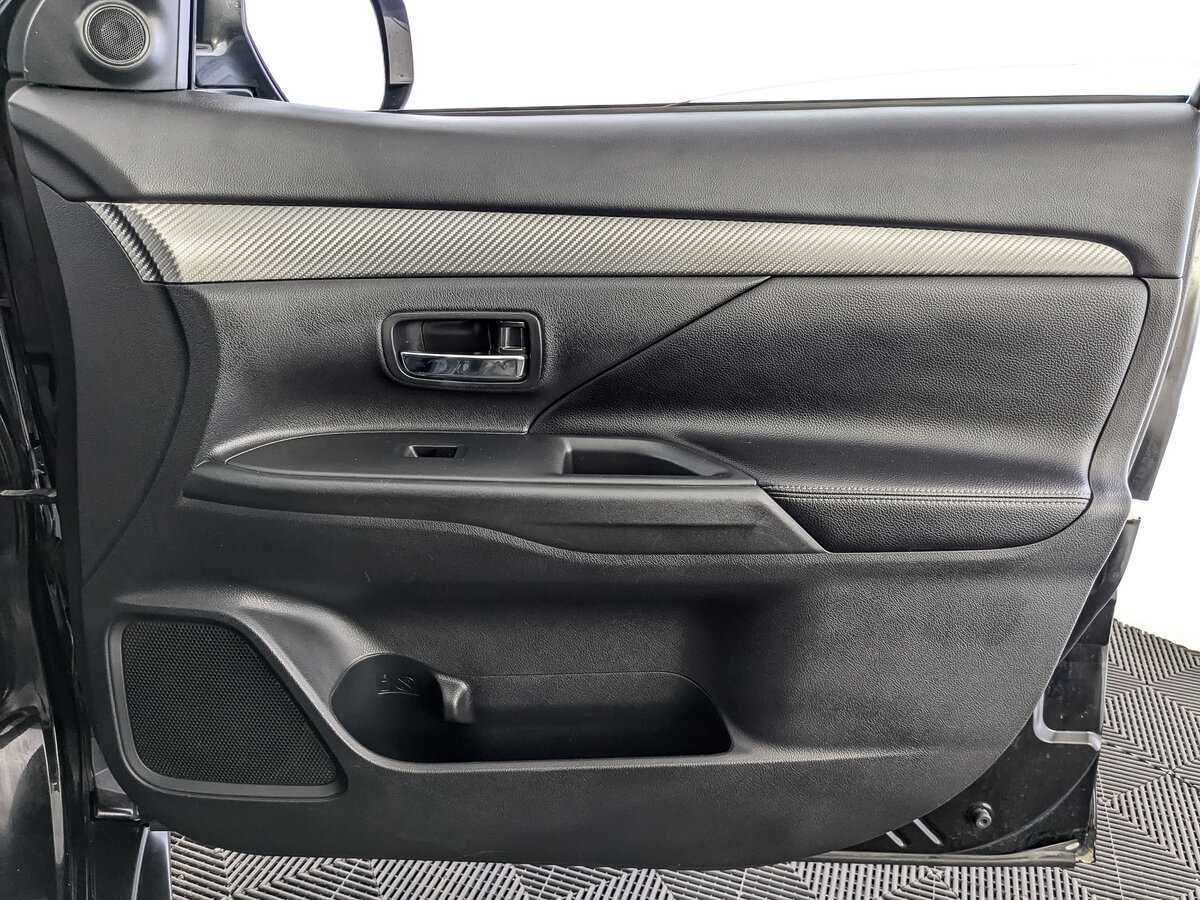 Б/У Митсубиши Оутлэндер 2012 года. Фото: #19