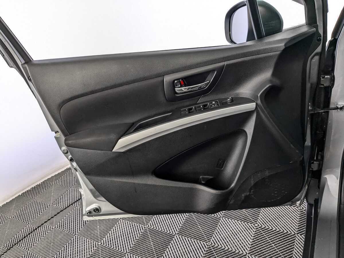 Б/У Сузуки С-Икс4 2014 года. Фото: #14