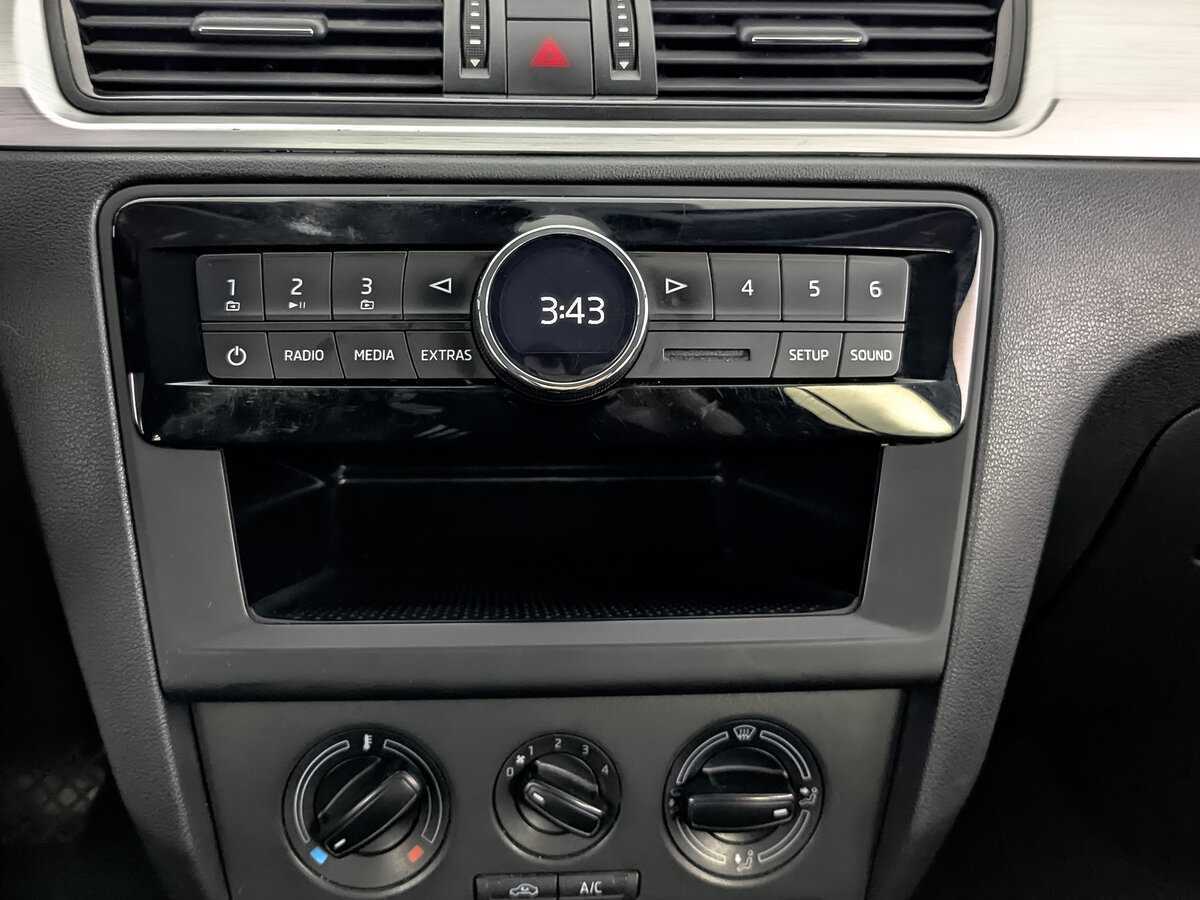 Б/У Шкода Рапид 2015 года. Фото: #12