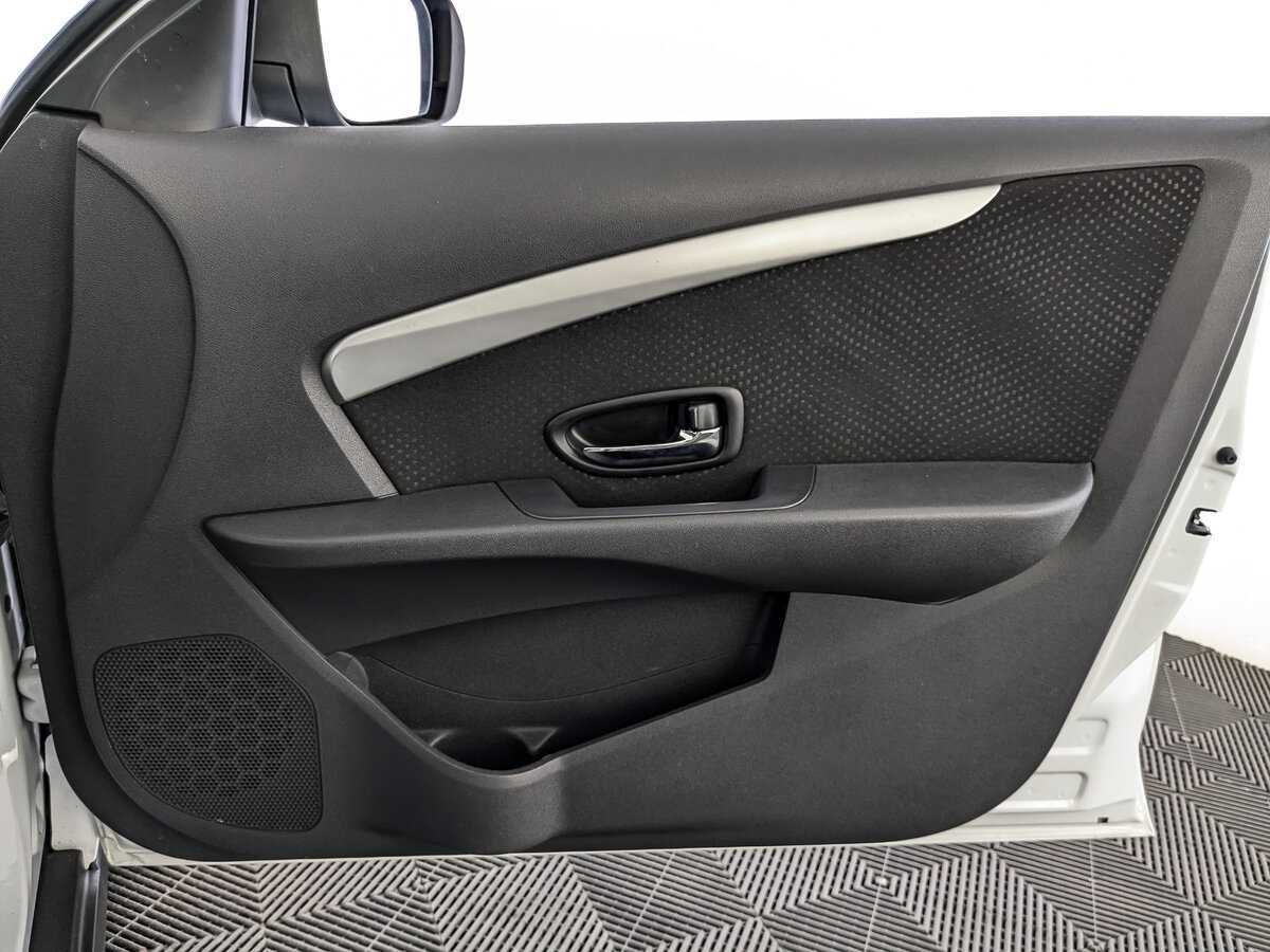 Б/У Ниссан Альмера 2015 года. Фото: #18