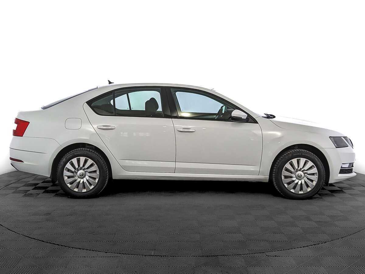 Б/У Шкода Октавия 2017 года. Фото: #3