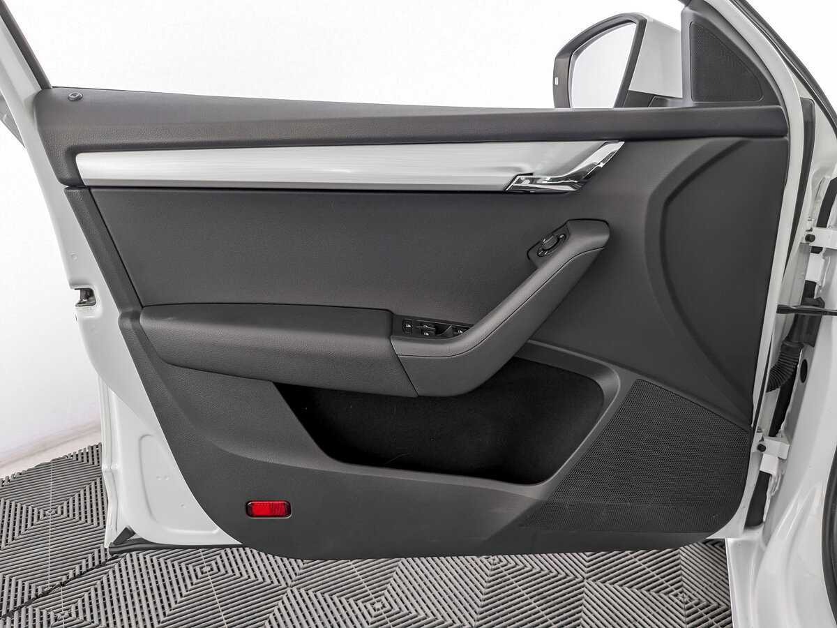 Б/У Шкода Октавия 2017 года. Фото: #14