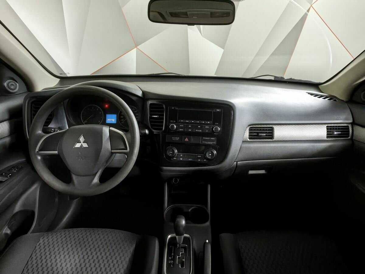 Б/У Митсубиши Оутлэндер 2014 года. Фото: #9