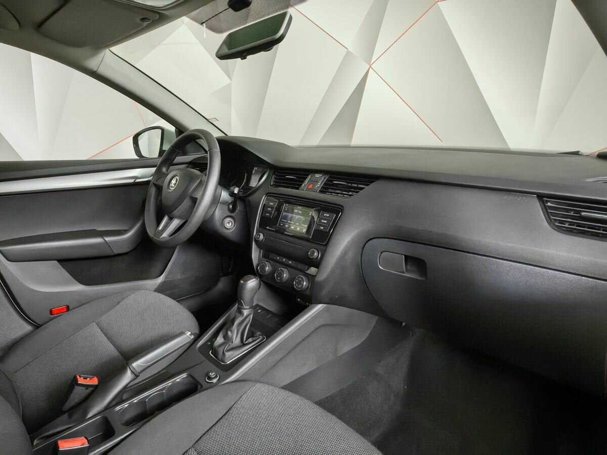 Б/У Шкода Октавия 2015 года. Фото: #8