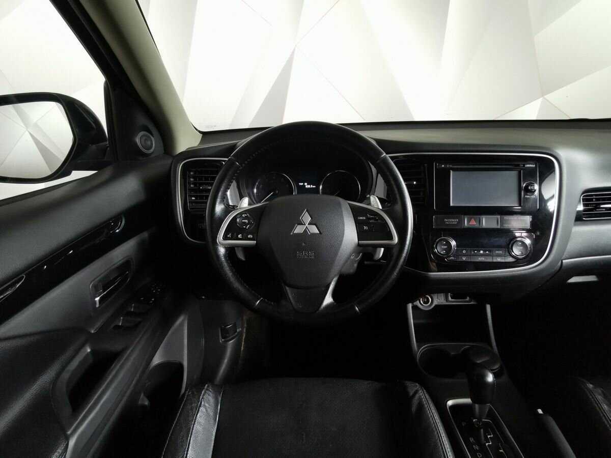 Б/У Митсубиши Оутлэндер 2014 года. Фото: #13