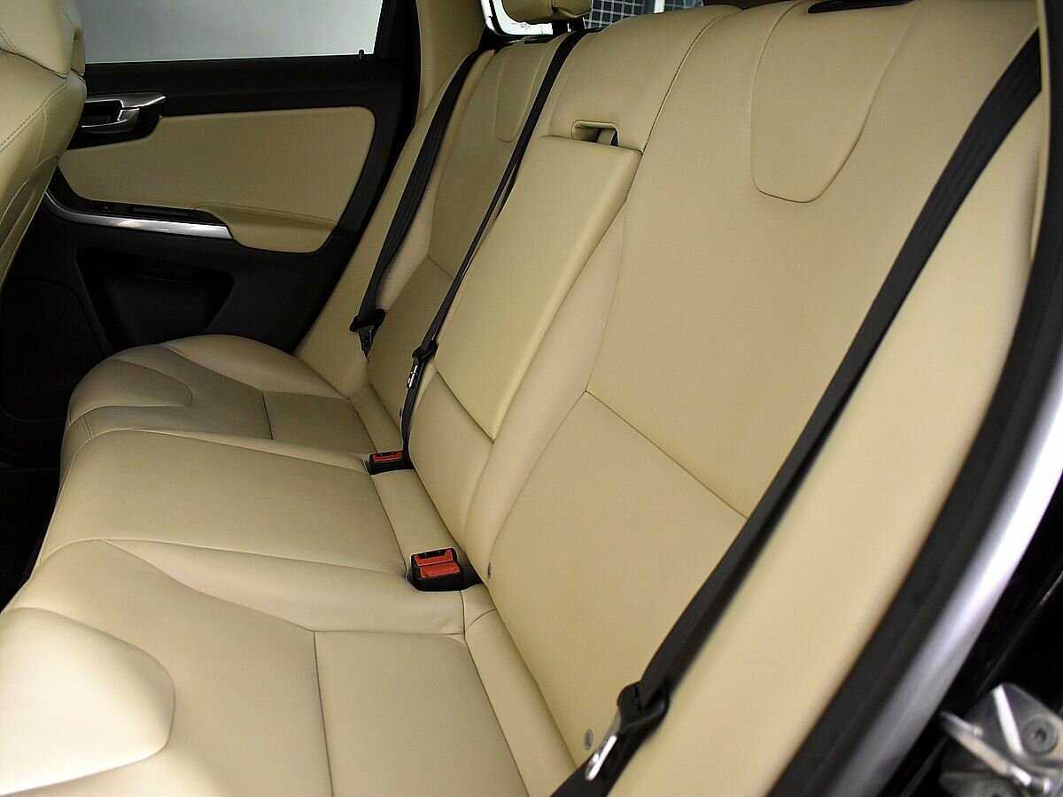 Б/У Вольво ИксЦ60 2014 года. Фото: #8