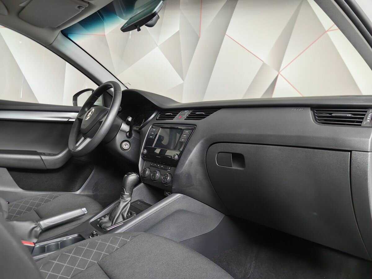 Б/У Шкода Октавия 2020 года. Фото: #8