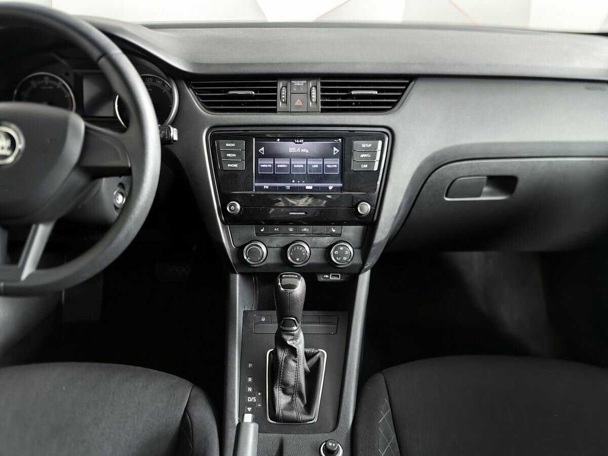 Б/У Шкода Октавия 2020 года. Фото: #10