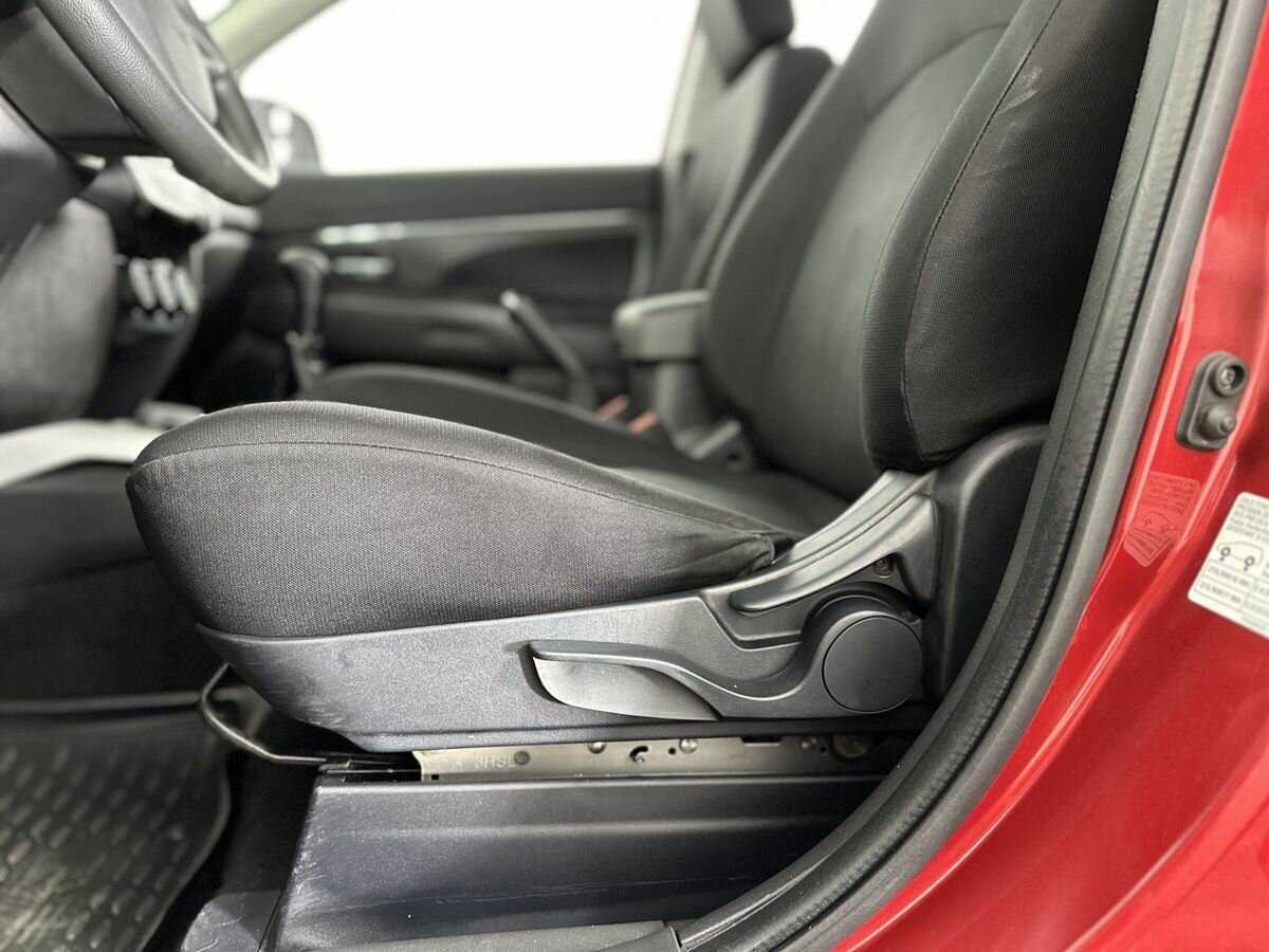 Б/У Митсубиши АС-Икс 2013 года. Фото: #9