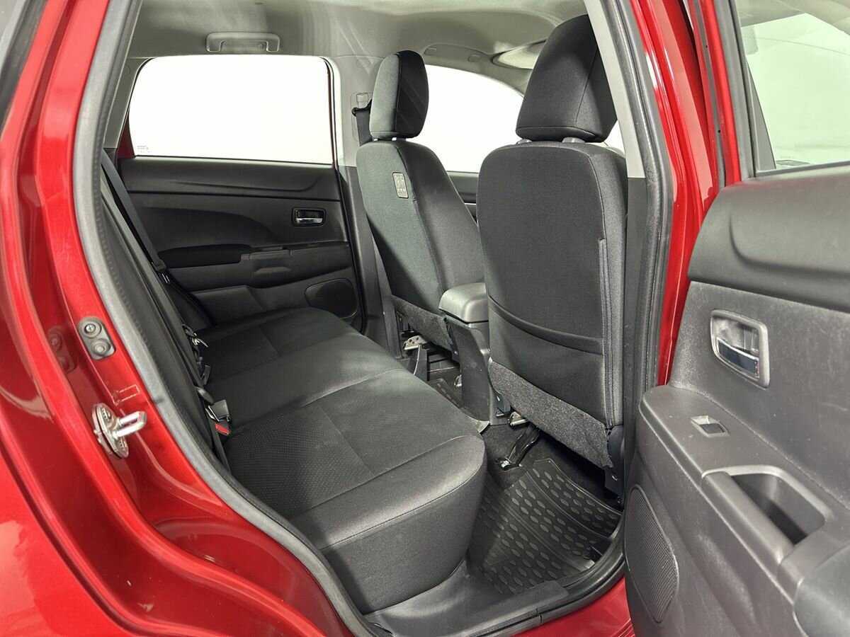 Б/У Митсубиши АС-Икс 2013 года. Фото: #15