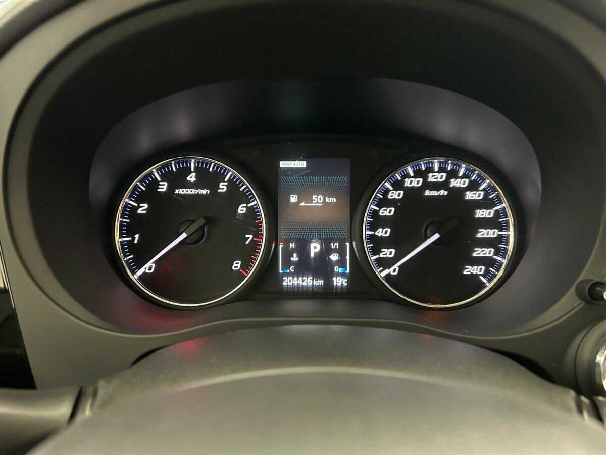 Б/У Митсубиши Оутлэндер 2015 года. Фото: #9