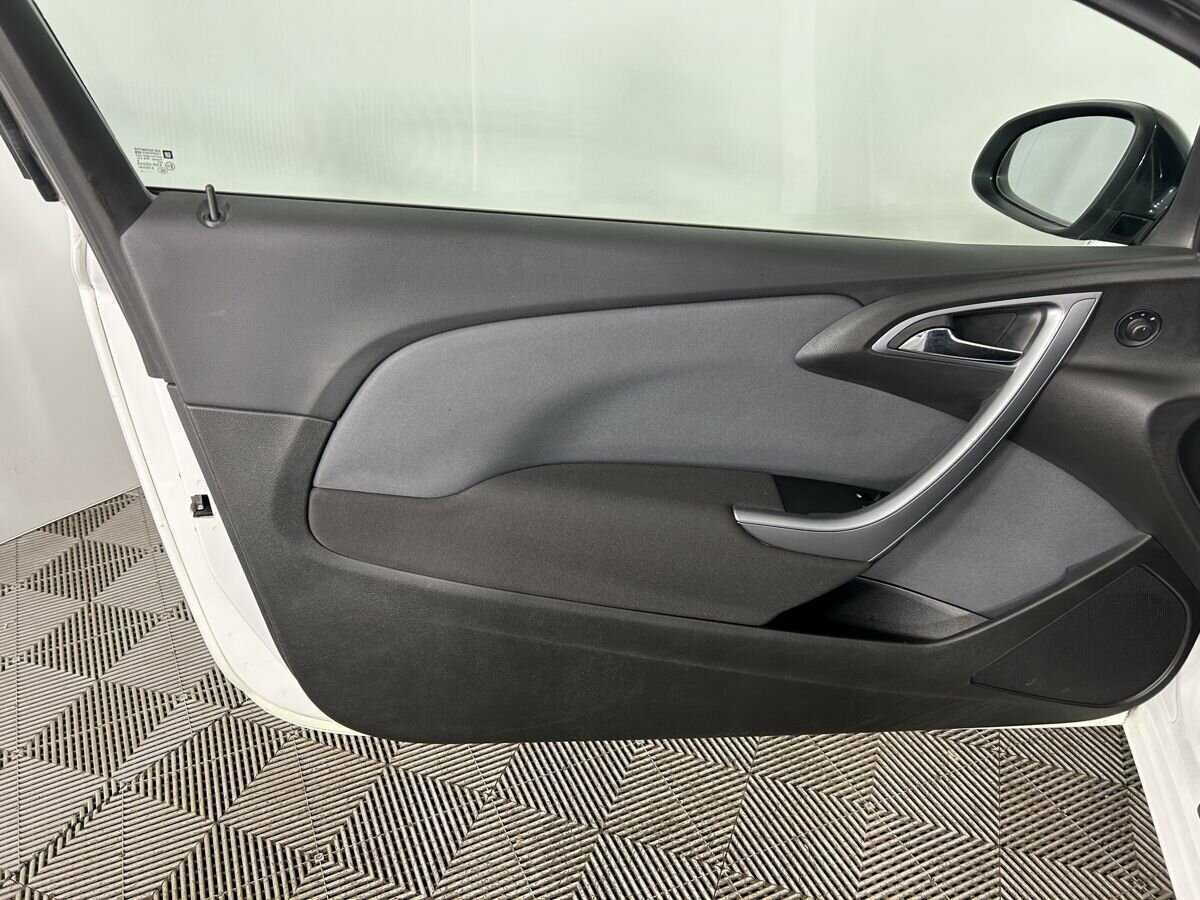 Б/У Опель Астра 2014 года. Фото: #7