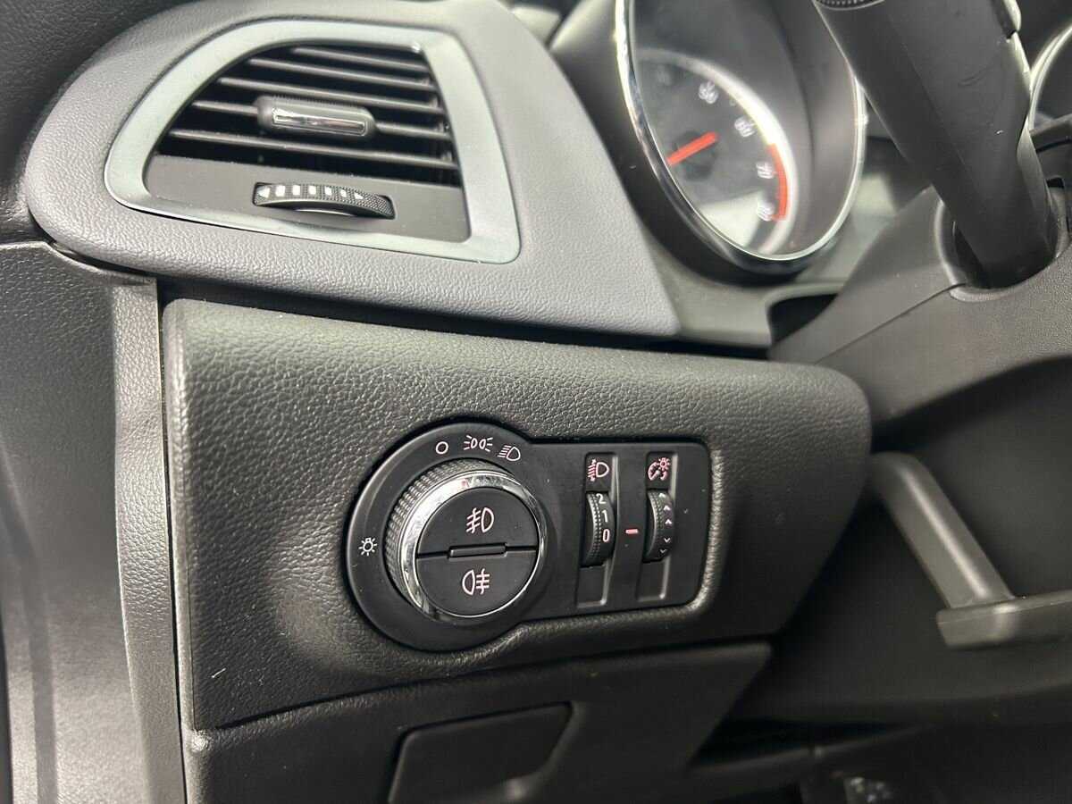 Б/У Опель Астра 2014 года. Фото: #8