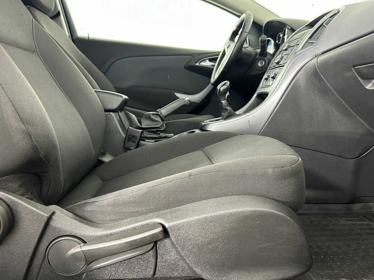 Б/У Опель Астра 2014 года. Фото: #13