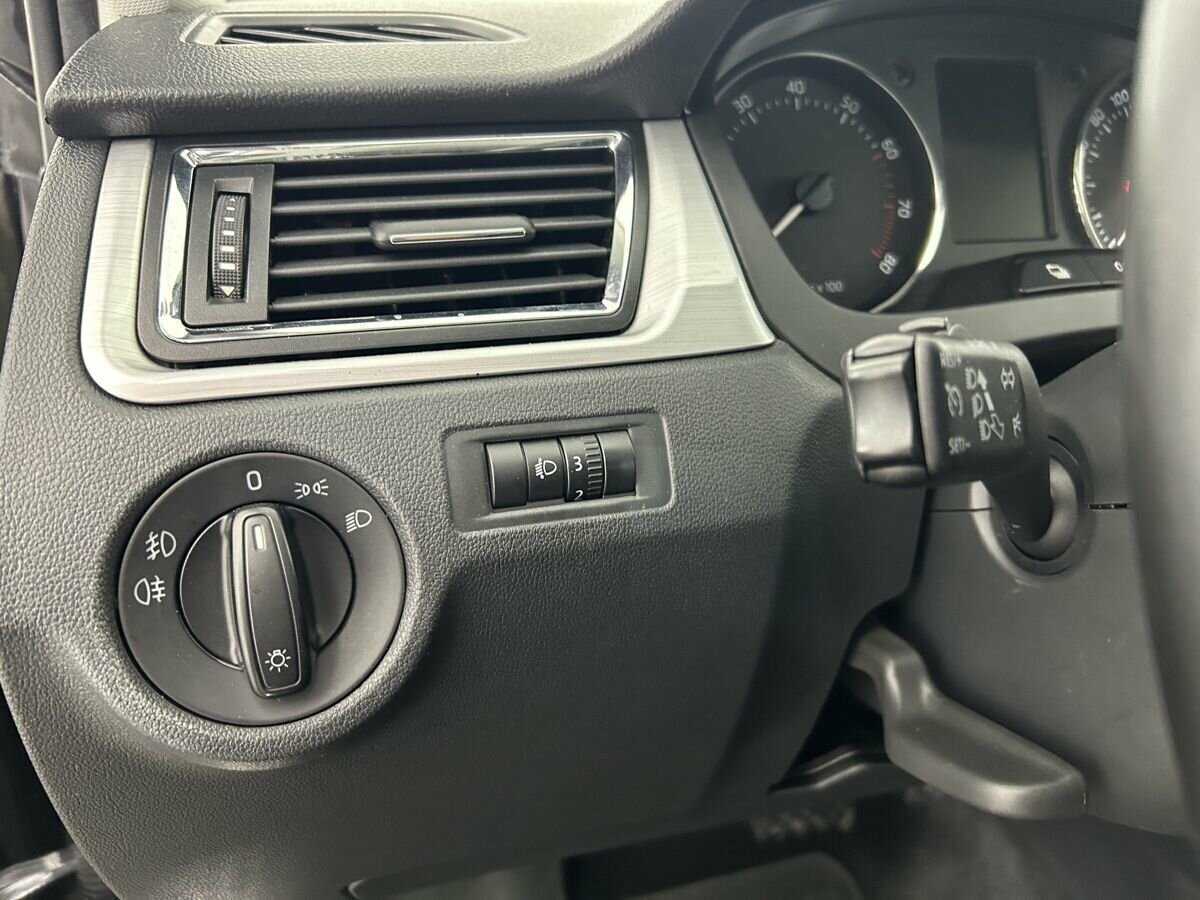 Б/У Шкода Рапид 2014 года. Фото: #8