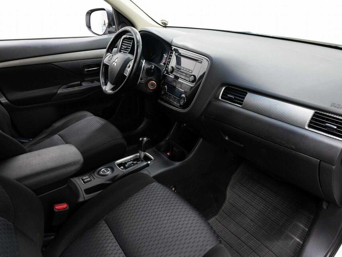 Б/У Митсубиши Оутлэндер 2012 года. Фото: #12