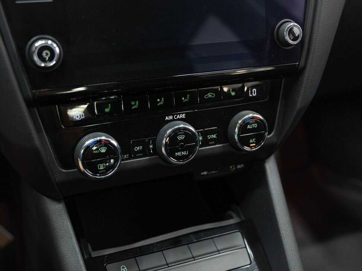 Б/У Шкода Октавия 2017 года. Фото: #17