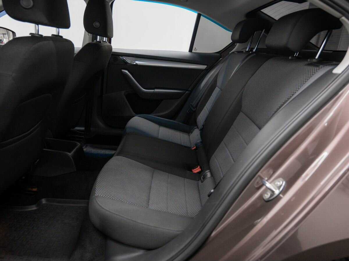 Б/У Шкода Октавия 2013 года. Фото: #11