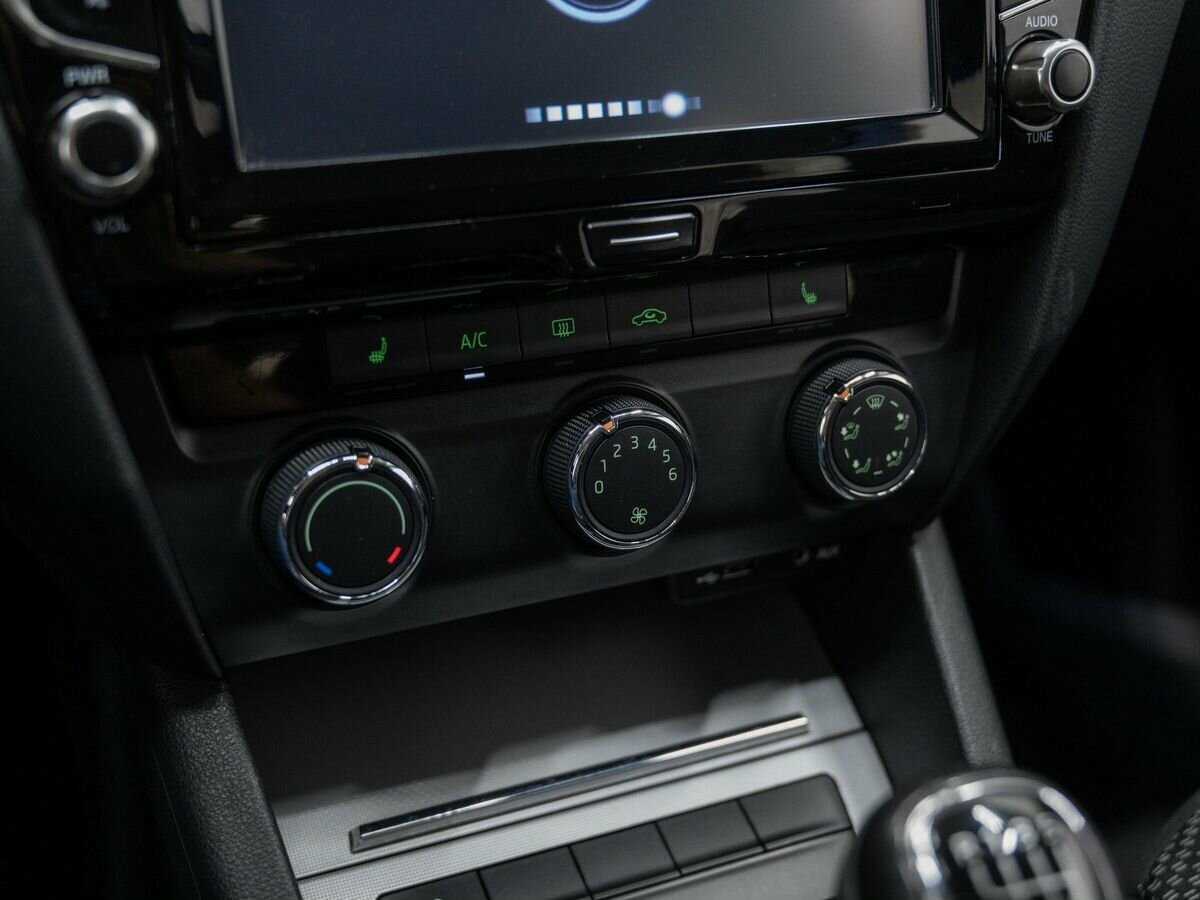 Б/У Шкода Октавия 2013 года. Фото: #17