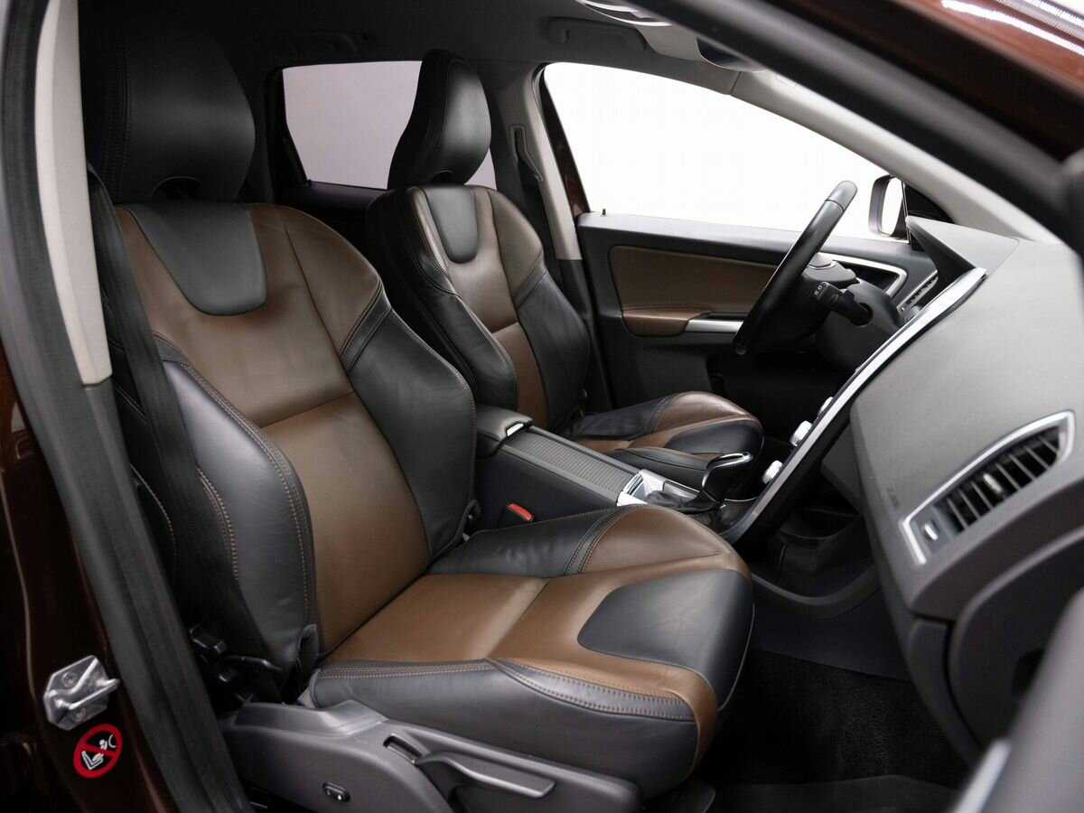 Б/У Вольво ИксЦ60 2014 года. Фото: #11