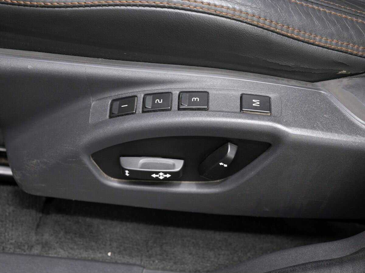 Б/У Вольво ИксЦ60 2013 года. Фото: #17