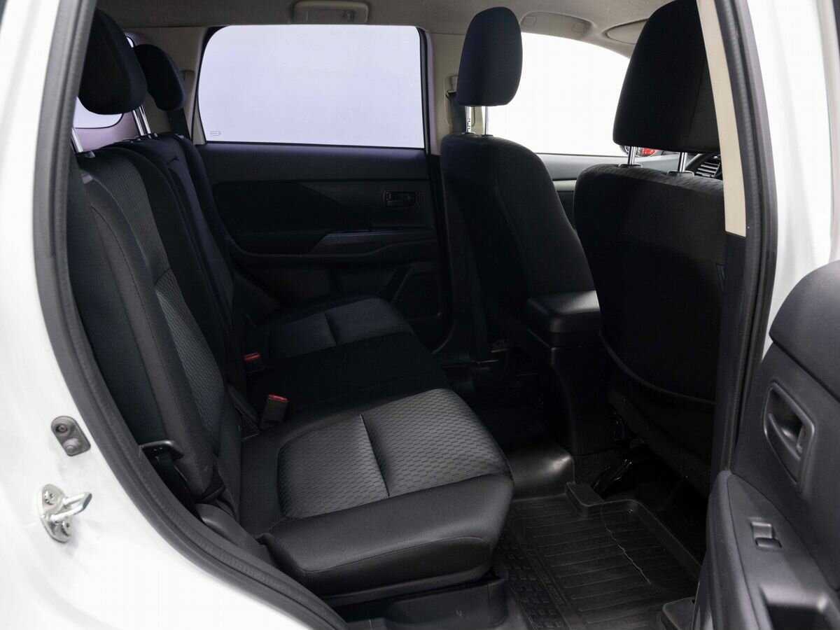 Б/У Митсубиши Оутлэндер 2014 года. Фото: #9