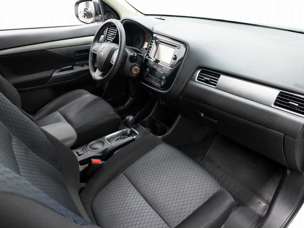 Б/У Митсубиши Оутлэндер 2014 года. Фото: #10