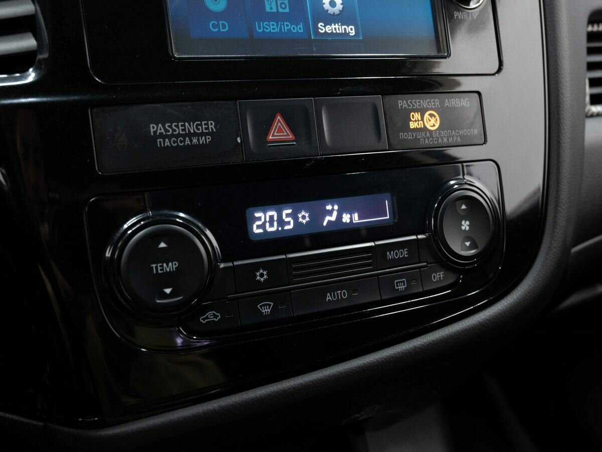 Б/У Митсубиши Оутлэндер 2014 года. Фото: #17