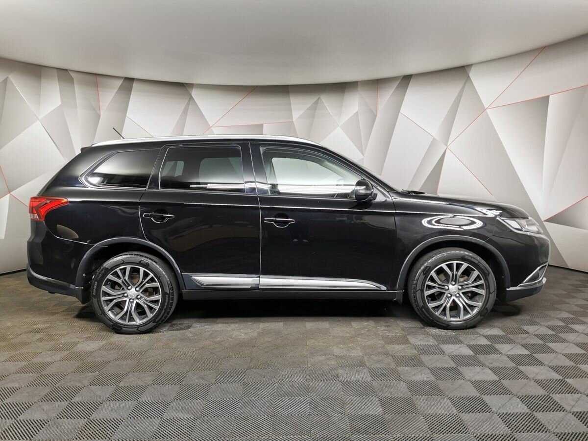 Б/У Митсубиши Оутлэндер 2016 года. Фото: #5