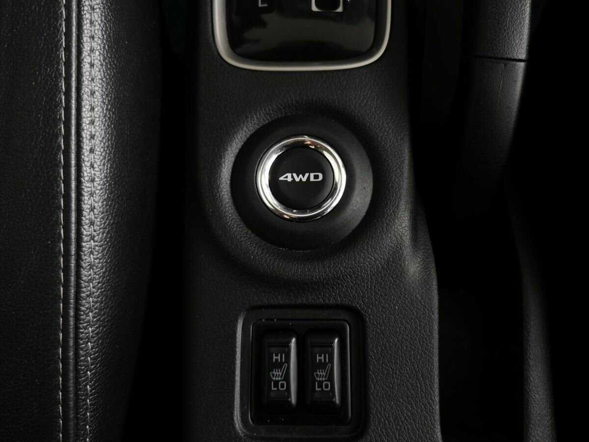 Б/У Митсубиши Оутлэндер 2016 года. Фото: #17