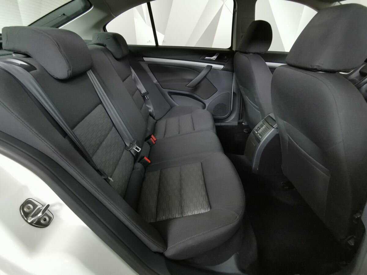 Б/У Шкода Октавия 2012 года. Фото: #11