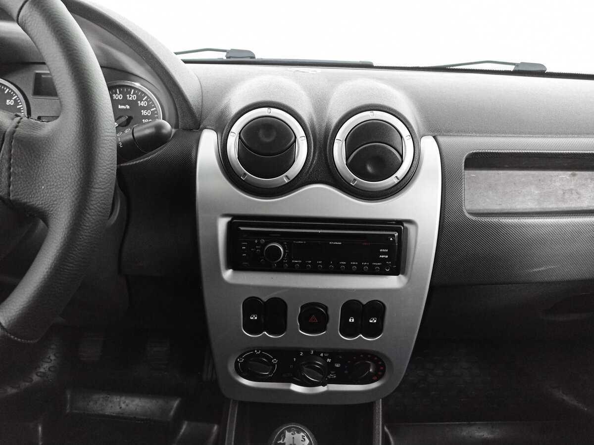 Б/У Рено Логан 2014 года. Фото: #12